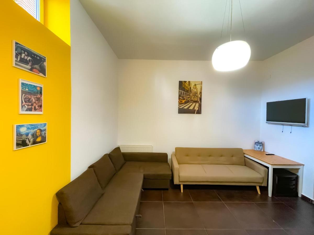 Апартаменти Cool Flat With Hot Tub In The Old Town Бухарест Екстер'єр фото