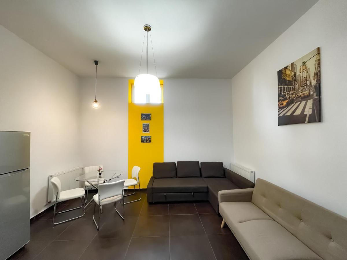 Апартаменти Cool Flat With Hot Tub In The Old Town Бухарест Екстер'єр фото
