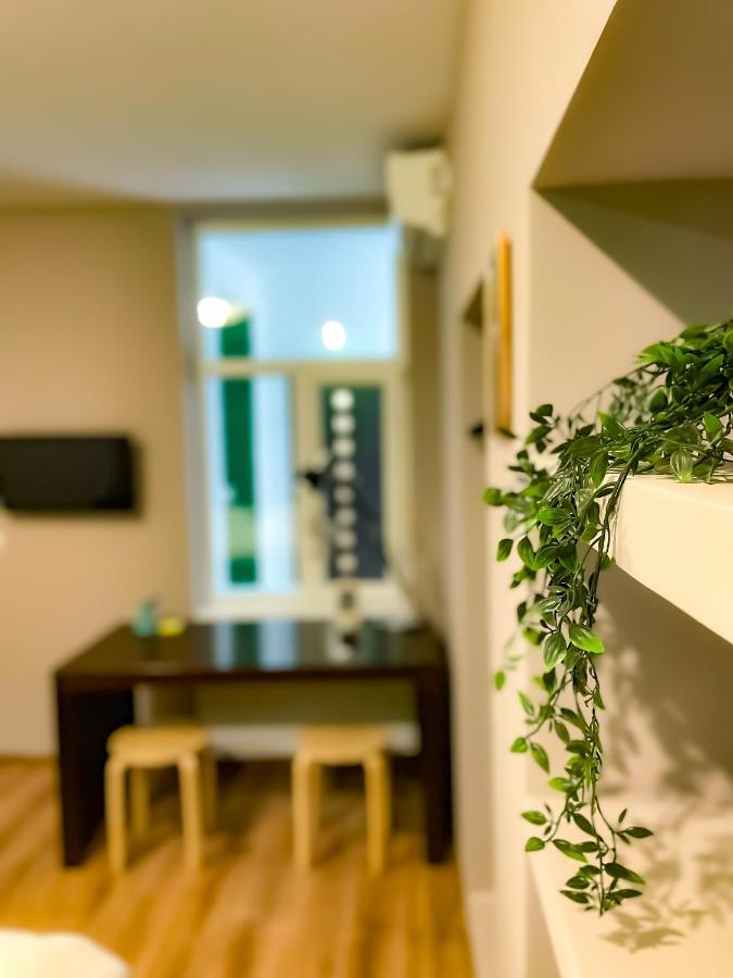 Апартаменти Cool Flat With Hot Tub In The Old Town Бухарест Екстер'єр фото