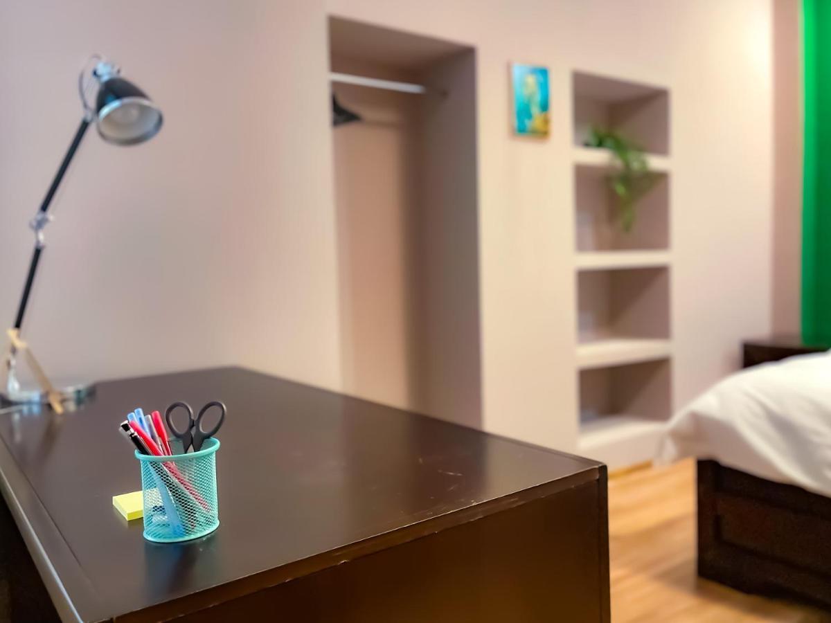 Апартаменти Cool Flat With Hot Tub In The Old Town Бухарест Екстер'єр фото
