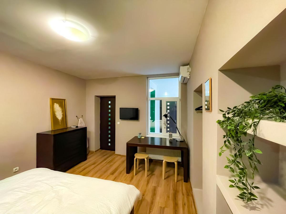 Апартаменти Cool Flat With Hot Tub In The Old Town Бухарест Екстер'єр фото