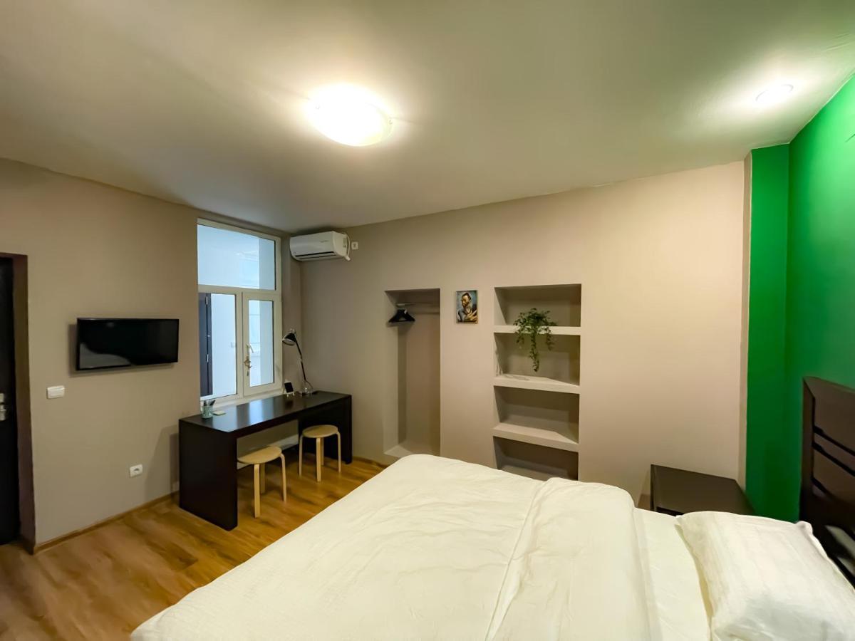 Апартаменти Cool Flat With Hot Tub In The Old Town Бухарест Екстер'єр фото